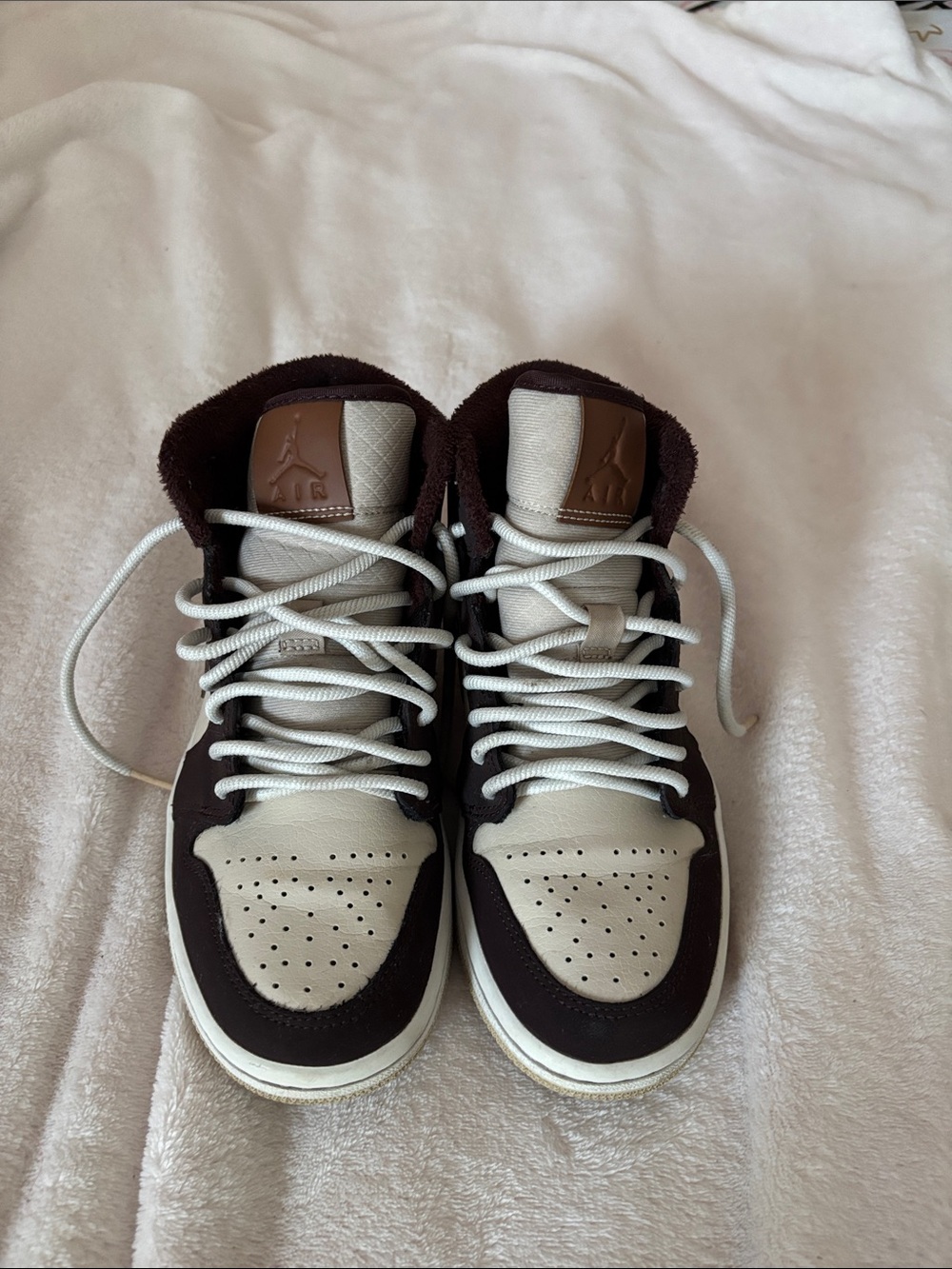 Women's Air Jordan 1 Mid SE "Cream Dark Chocolate"